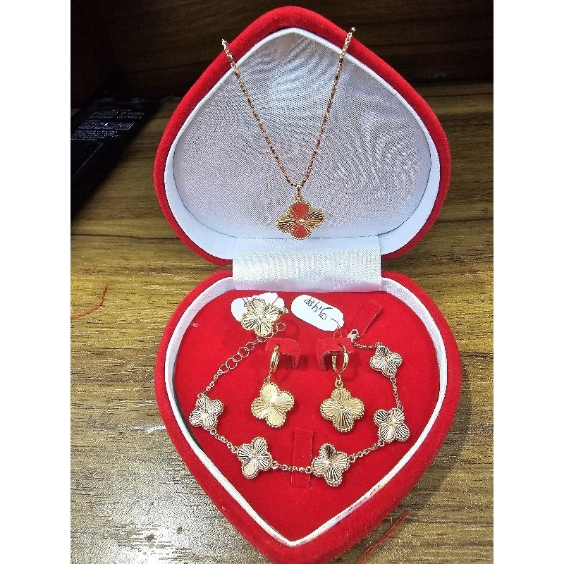 satu set model alhambra vc polos emas 750