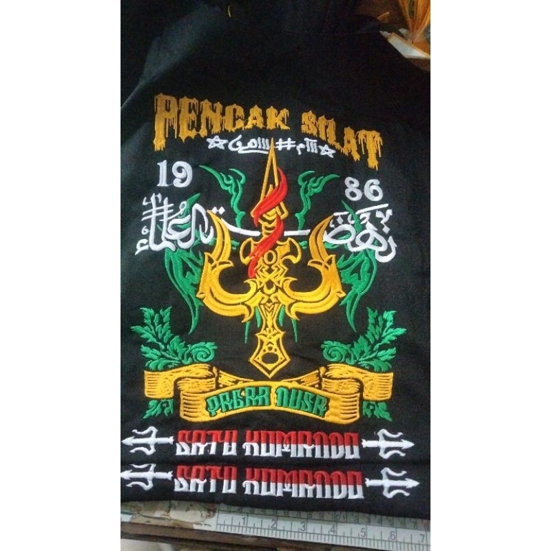Baju sakral  warga bordir pagar Nusa