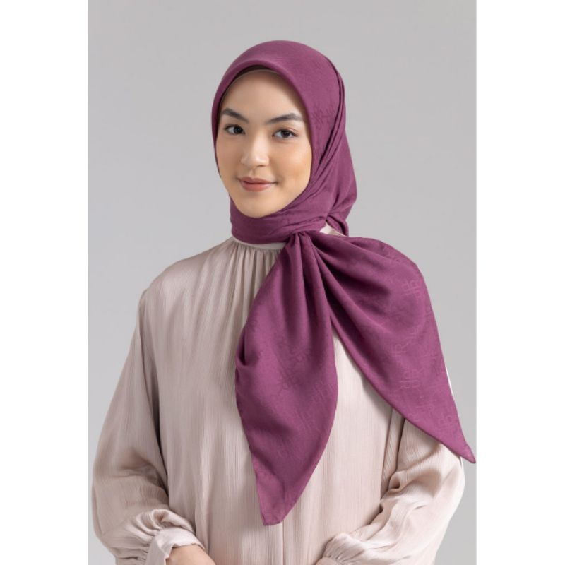 Preloved Essential Scarf Ria Miranda