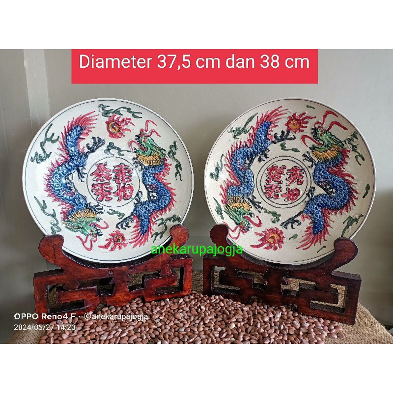 2 buah piring keramik lukis naga timbul warna untuk dekorasi hiasan dinding