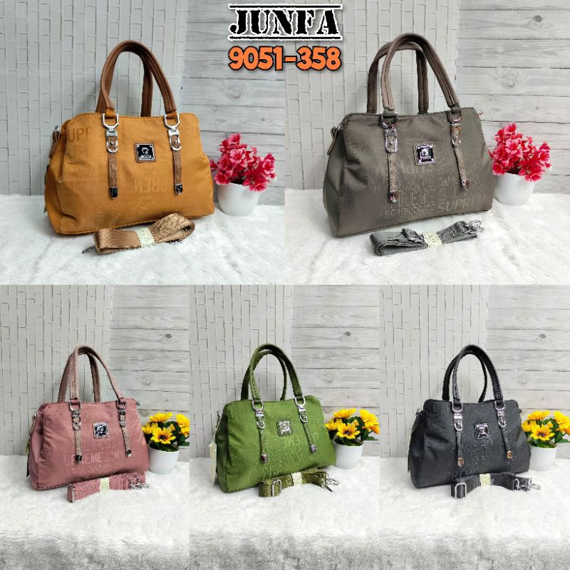 Tas wanita selempang junfa 3 ruang bahan parasut 9051-358