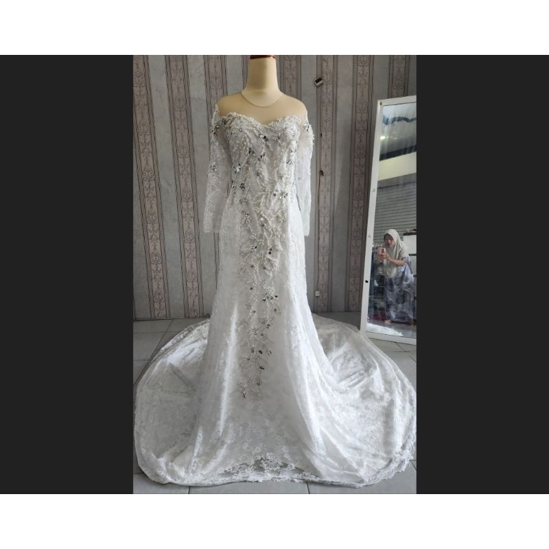 wedding dress / baju pengantin wanita / gaun akad mewah ekor