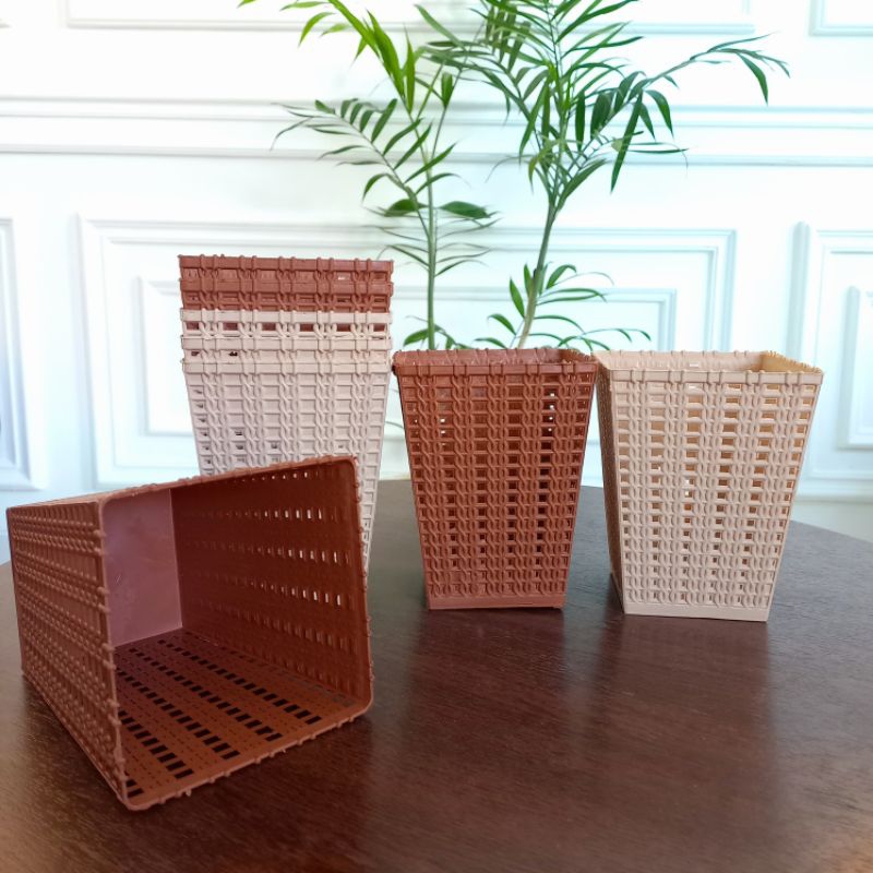 

Tempat Serbaguna / Tempat Sendok / Tempat Pensil Pulpen / Tempat sendok cendana coklat - Tempat atk serbaguna plastik grosir