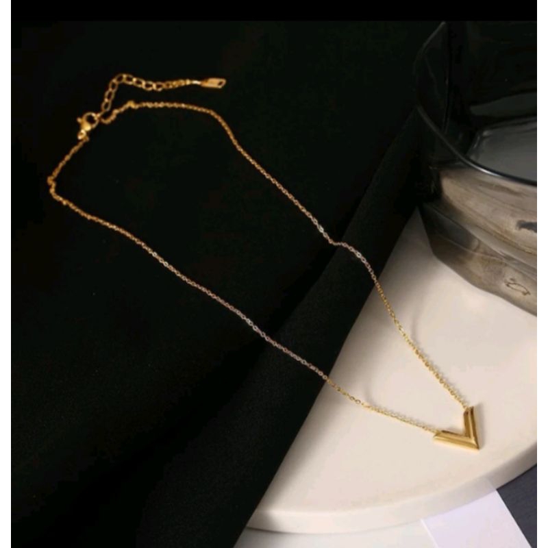 Kalung T052 Titanium Asli Huruf V anti karat dan anti luntur kalung wanita fashion KOREA