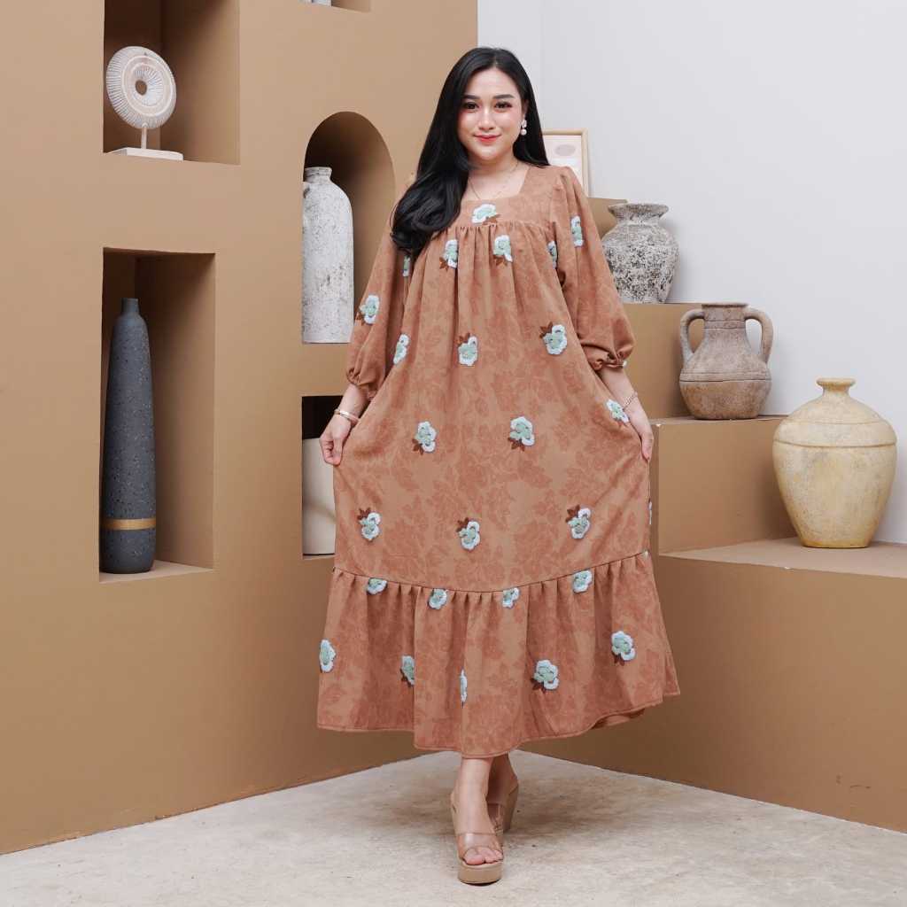 Dress crinkle pompom embos motif bunga