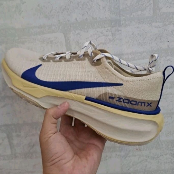 NIKE MEN'S INVINCIBLE 3 ROAD RUNNING SHOES ORIGINAL