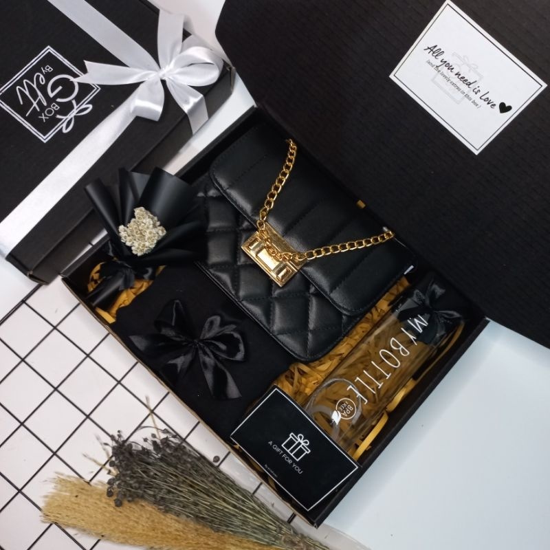 

GIFT BOX CEWEK HAMPERS TAS PREMIUM KADO WISUDA HADIAH ULANG TAHUN TAS WANITA DOMPET