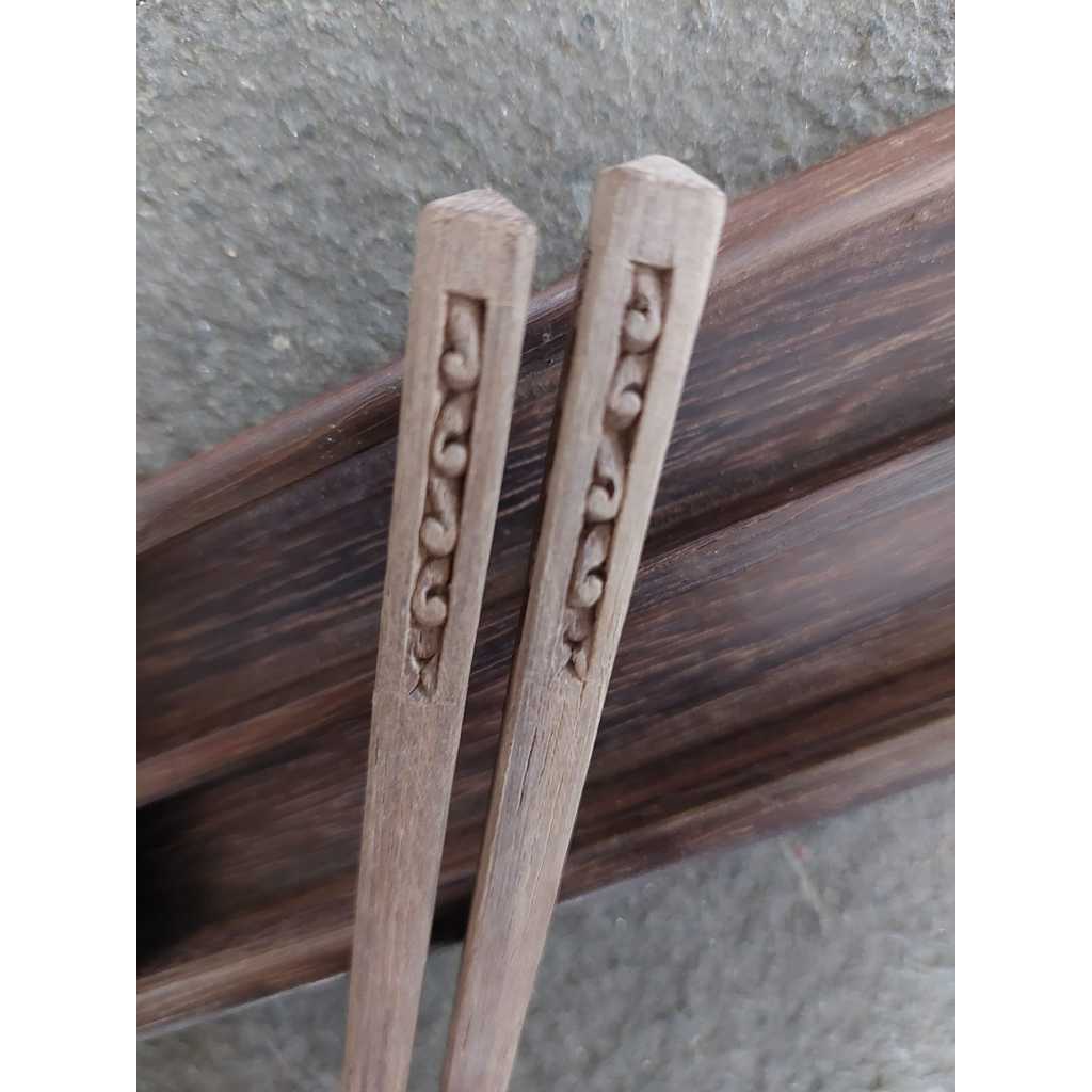 kotak kayu ukir halus dengan sepasang sumpit kayu ukir kayu eboni