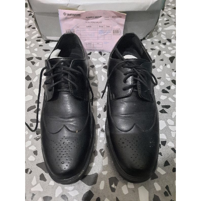 FLADEO SEPATU PANTOFEL PRIA (SEPATU FORMAL, SEPATU KULIT, WARNA HITAM, ADA TALI, PRELOVED)