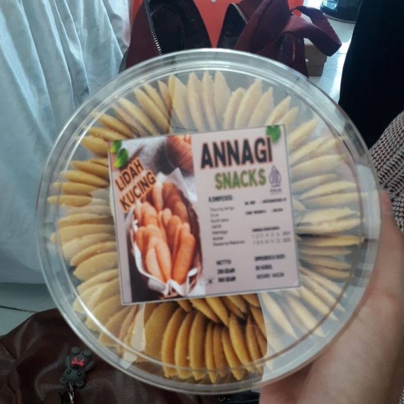 

Kue Kering Lidah Kucing ANNAGI SNACK