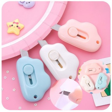 

Mini Cutter Bentuk Awan Pisau Pemotong Kertas Ukuran Mini / Cutter Mini / Cutter Mini Pisau Kecil Bentuk Awan / Pisau Pemotong Mini Lucu / Travel - GUDANESIA