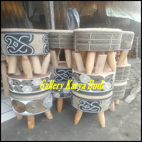 Kursi Motif Bahan Anyaman Seagrass Kombinasi Gajih Diameter 40cm