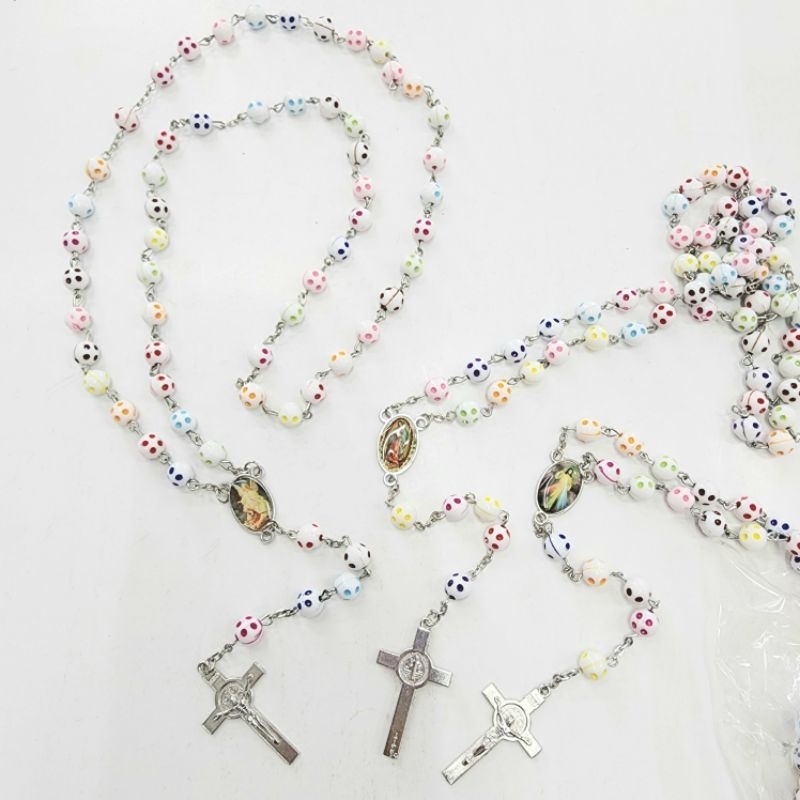 Rosario motif dadu warna