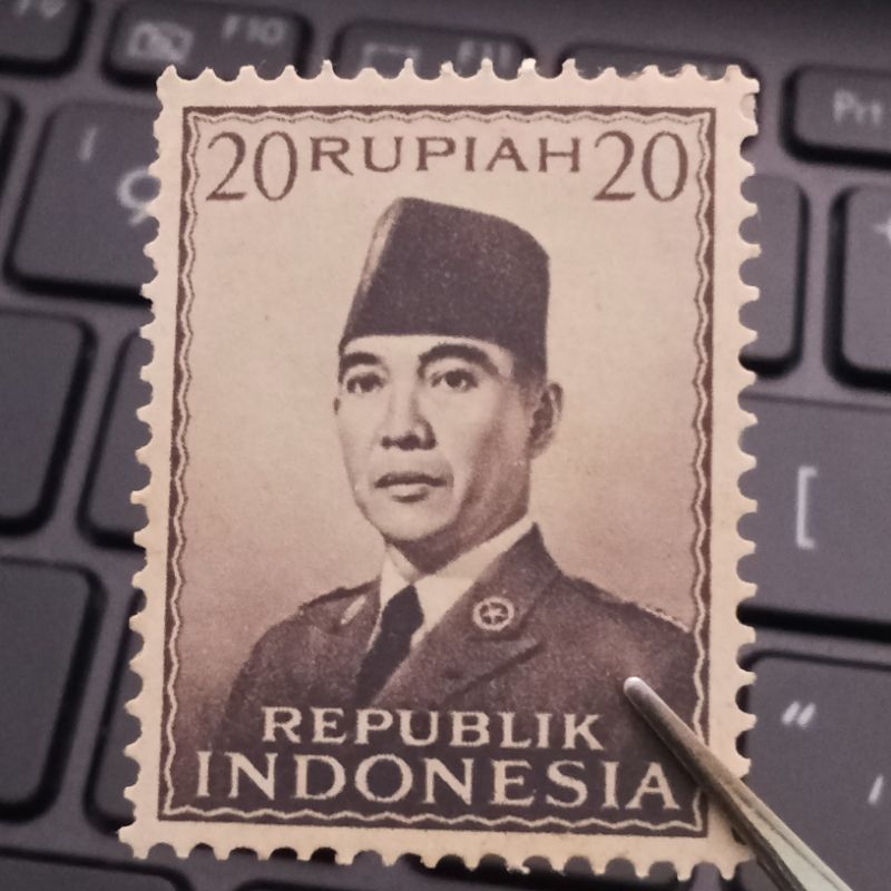 

Perangko Kuno Soekarno Seri Awal 20 Rupiah - Prangko