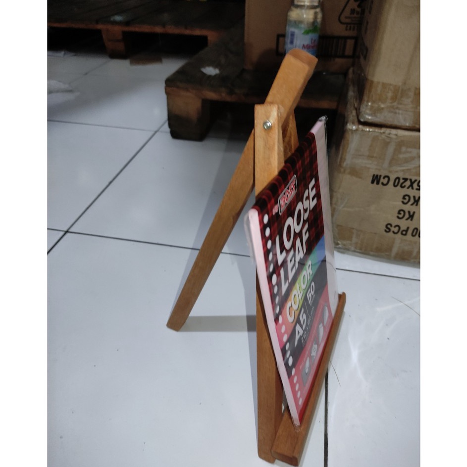 

Ramah Lingkungan easel kaki tri kayu 3 x2 cm mini untuk letterboard atau kanvas