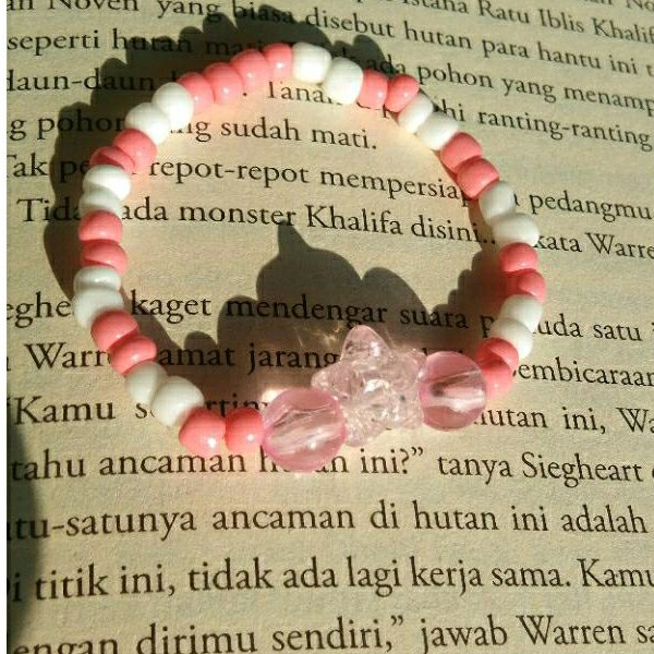 Gelang manik-manik aesthetic pink two