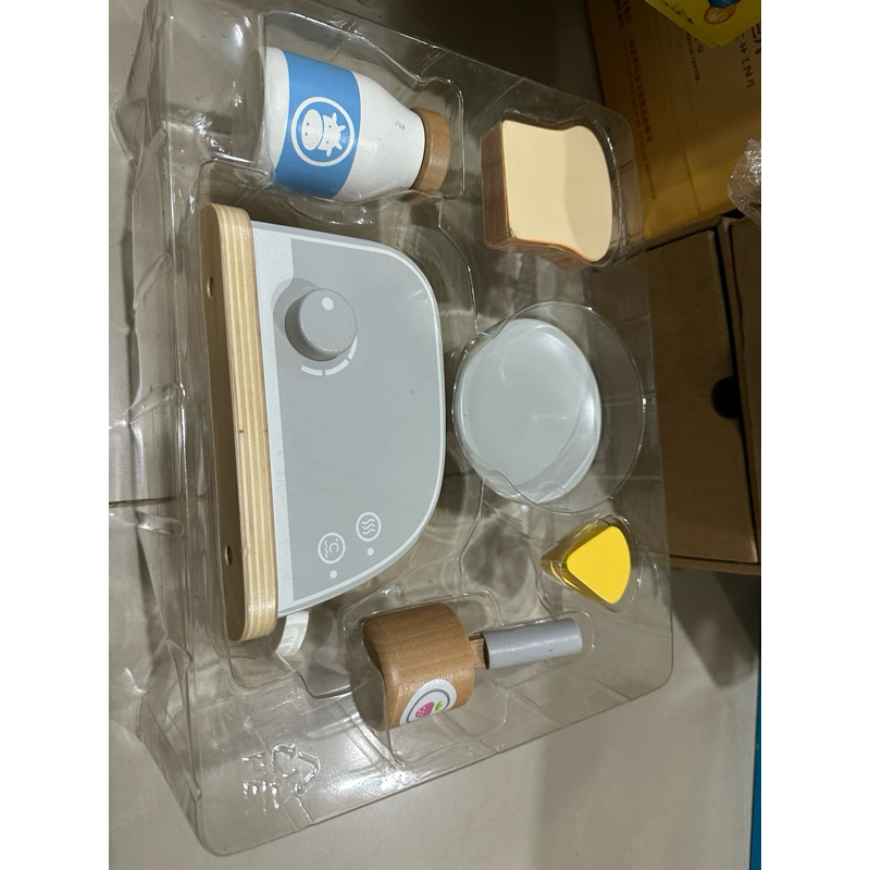 Preloved toaster bread wooden toys