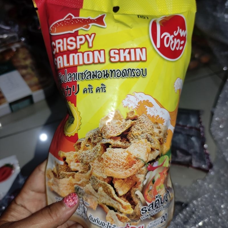 

crispy salmon skin keripik salmon Thailand