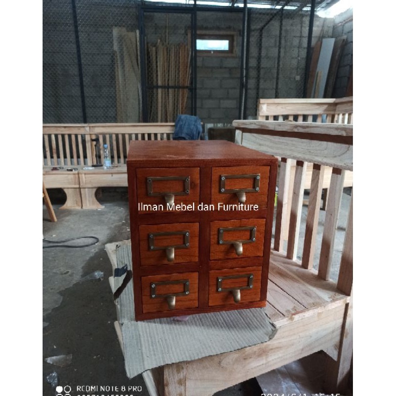 

Lemari katalog lemari loker kecil kayu solid
