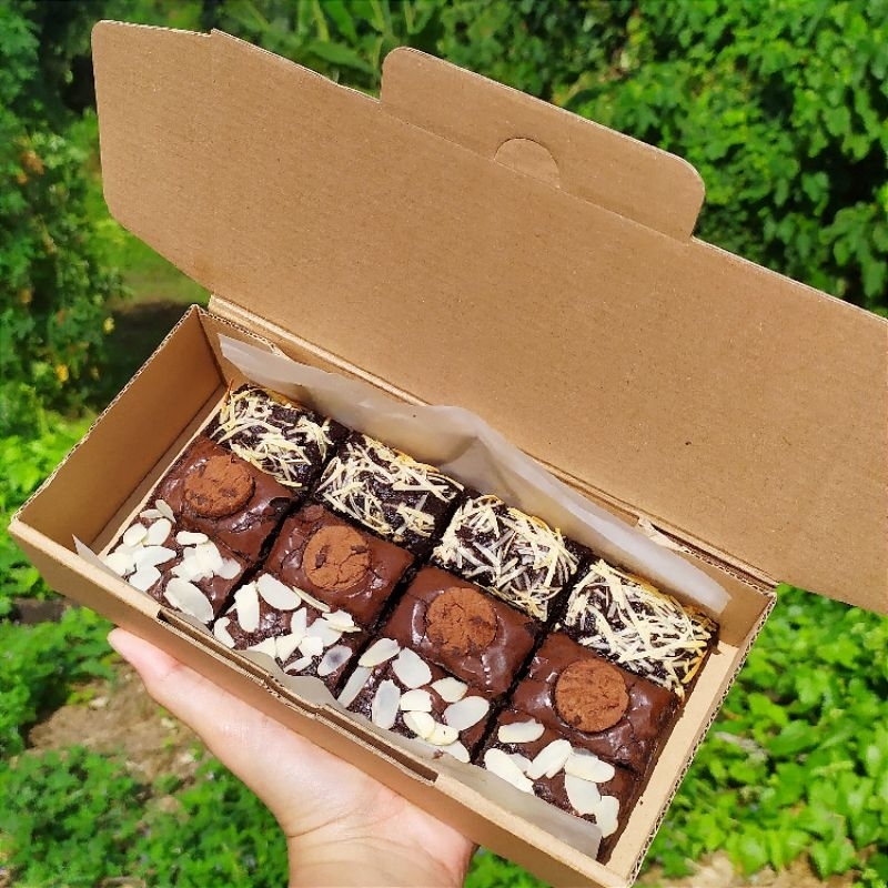 

(PO 1 HARI) FUDGY BROWNIES PANGGANG NYOKLAT / BROWNIES TOPPING / HAMPERS BIRTHDAY GRADUATION / DESSERT DAPUR CRAVE