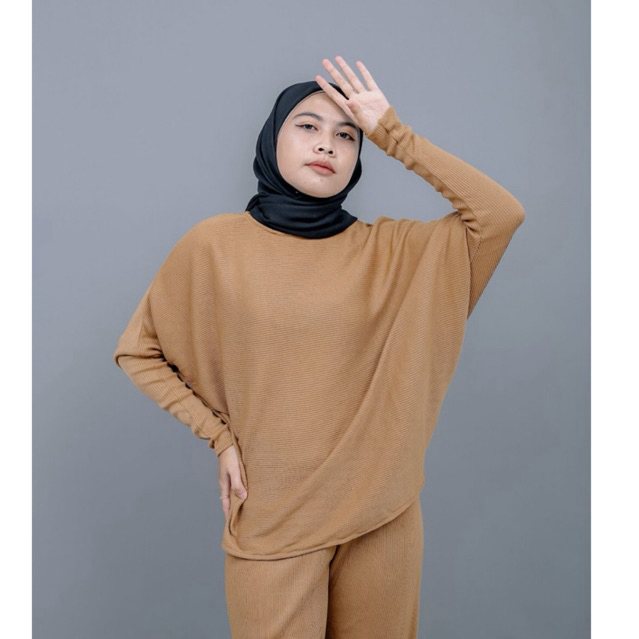 Jenna Batwing Knit One Set | Belleclo