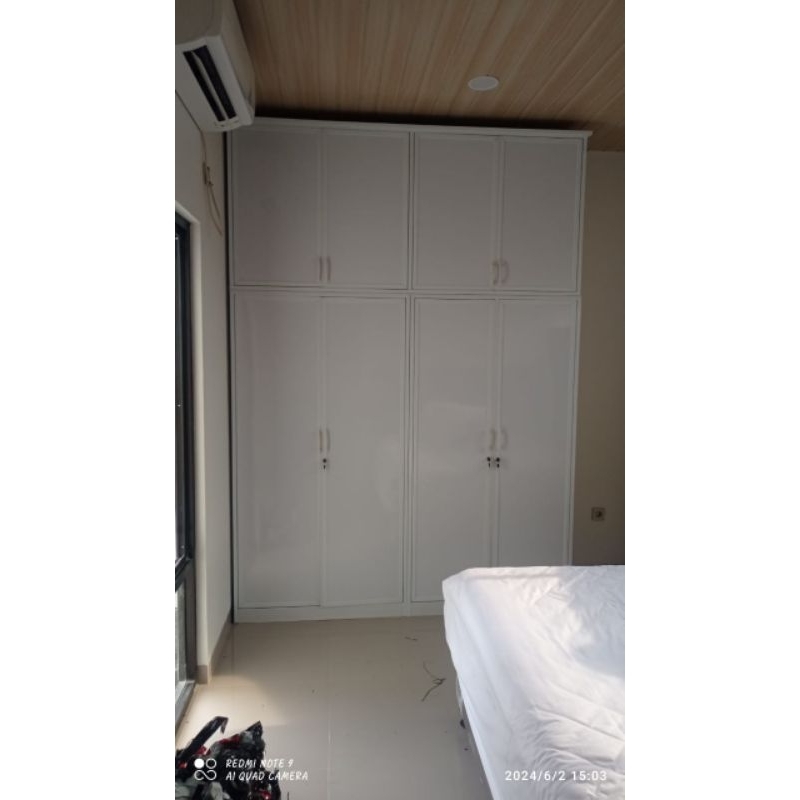 Lemari Pakaian Gantungan Bahan Full ACP Putih Custom 200 x 280 cm