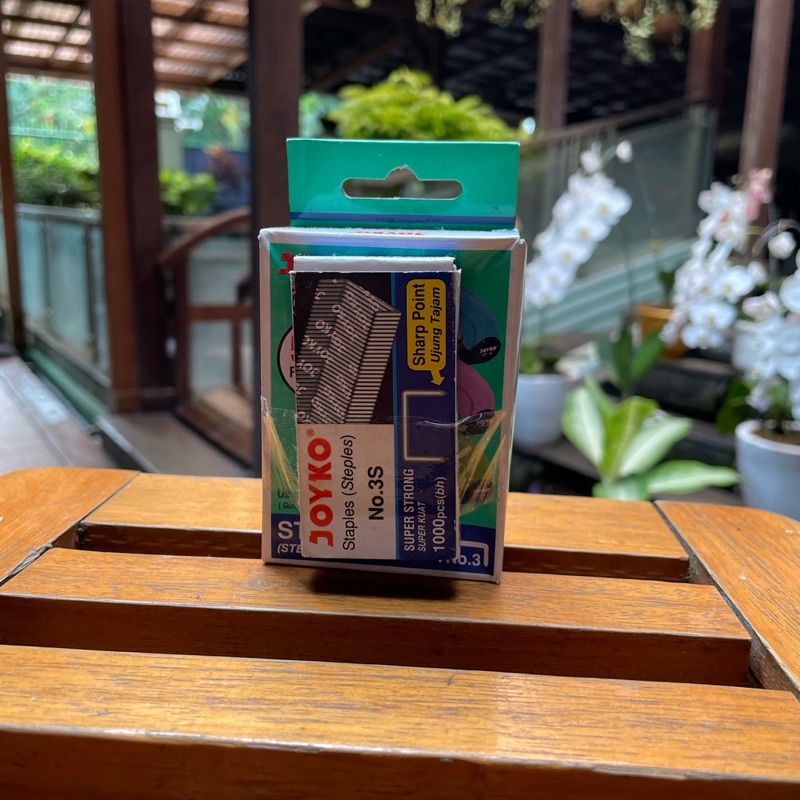 

Joyko Stapler Stepler ST-8 50% Power Save Hemat Tenaga Biru GRATIS Joyko Staples Steples No. 3s Super Strong Super Kuat 1000pcs Sharp Point Ujung Tajam