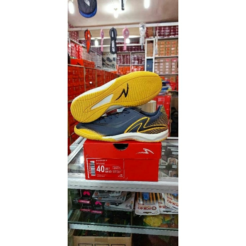 sepatu futsal merek specs(100%original)