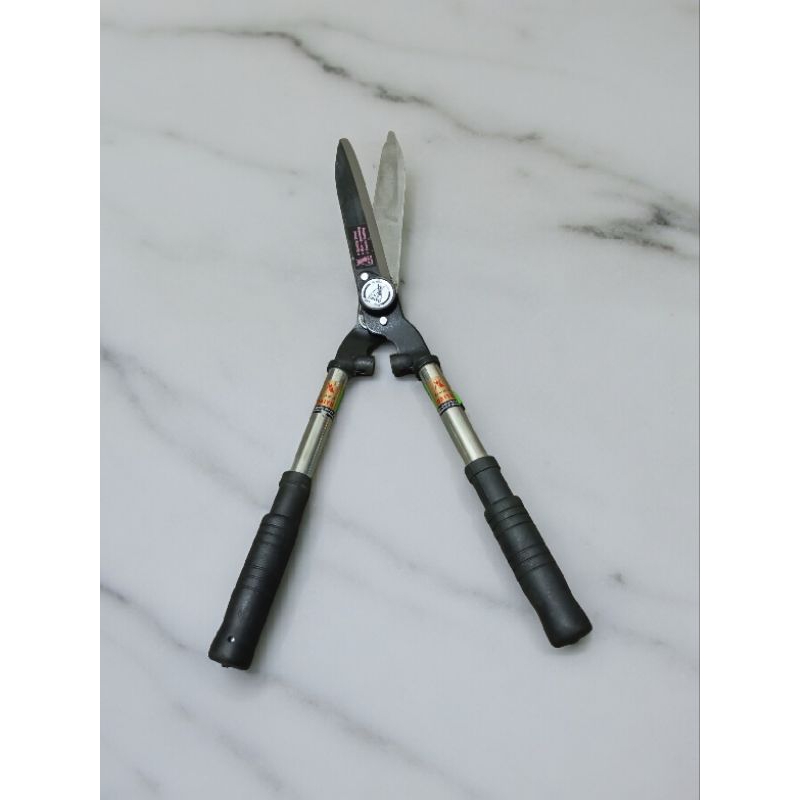 GUNTING RUMPUT BESI DAIYU