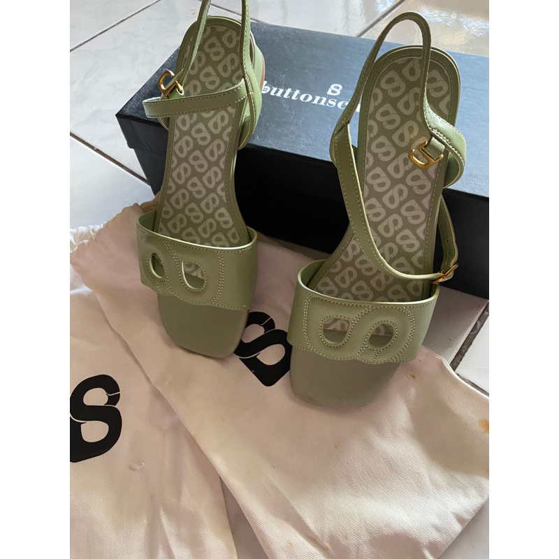 Buttonscarves preloved nina sandal size 36