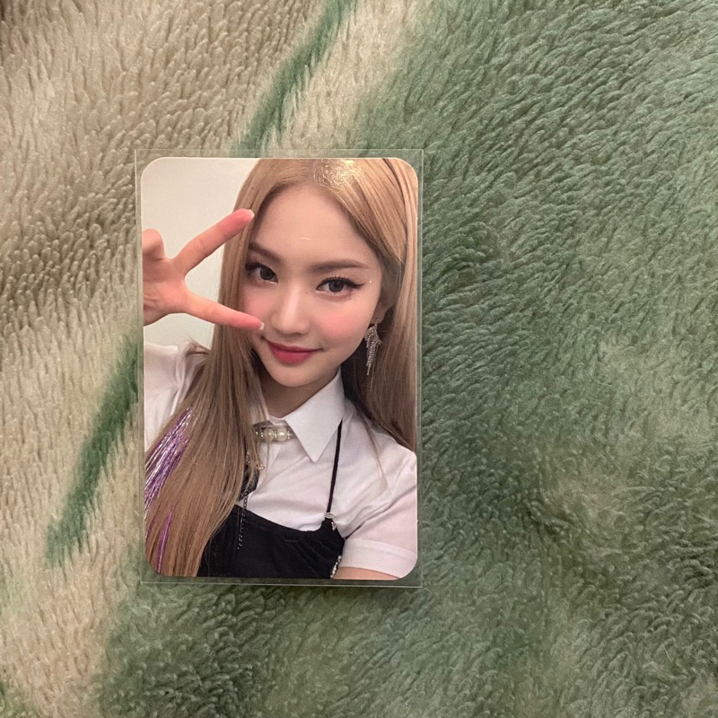 isa stayc photocard official bushiya young luv blonde