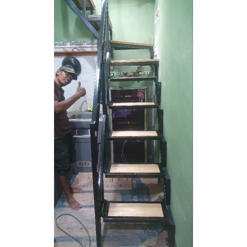 tangga lipat dinding