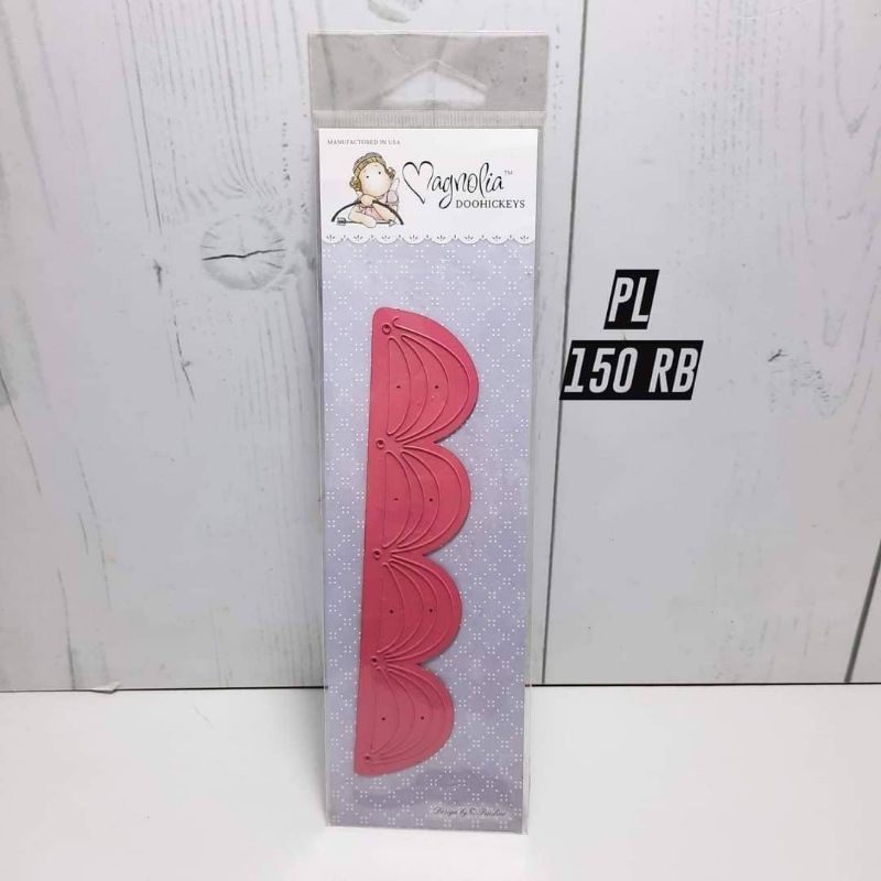 

METAL CUTTING DIES MAGNOLIA DOOHICKEY CELEBRATION FLAG