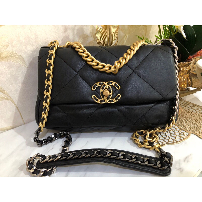 Preloved Sling Bag Channel 19