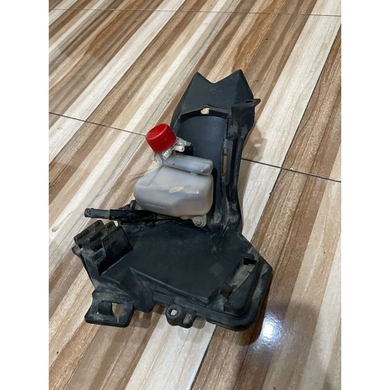 dudukan tempat radiator Vario 150 second original