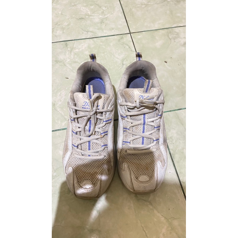 Preloved sepatu skechers D'lites