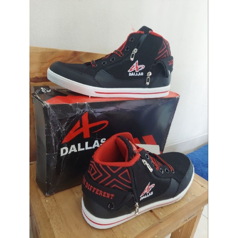 Sepatu Dallas