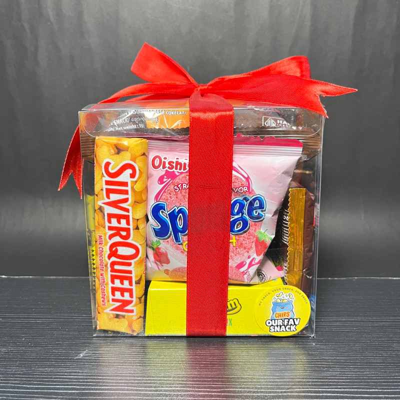 

Hampers Gift Snack Box Mika Ukuran XL Hadiah Ulang tahun Wisuda Anniversarry Gift Box Mika