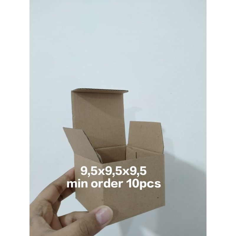 

dus die cut coklat ukuran 9,5x9,5x9,5