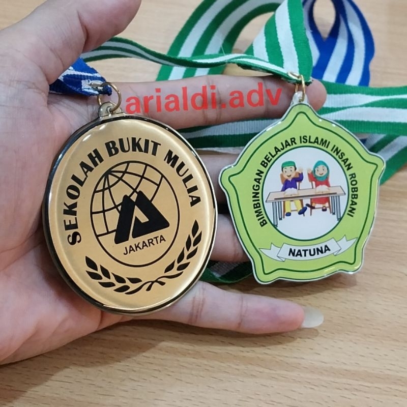 medali wisuda kuningan sticker dilapis resin medali kuningan+tali medali