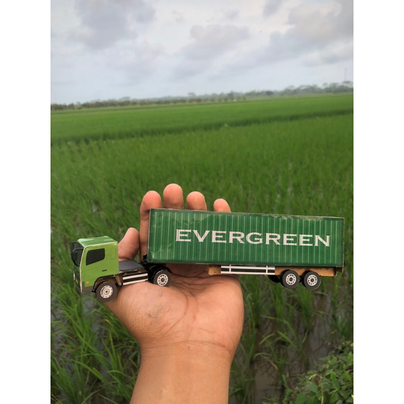 Miniatur Trailer Hino 500