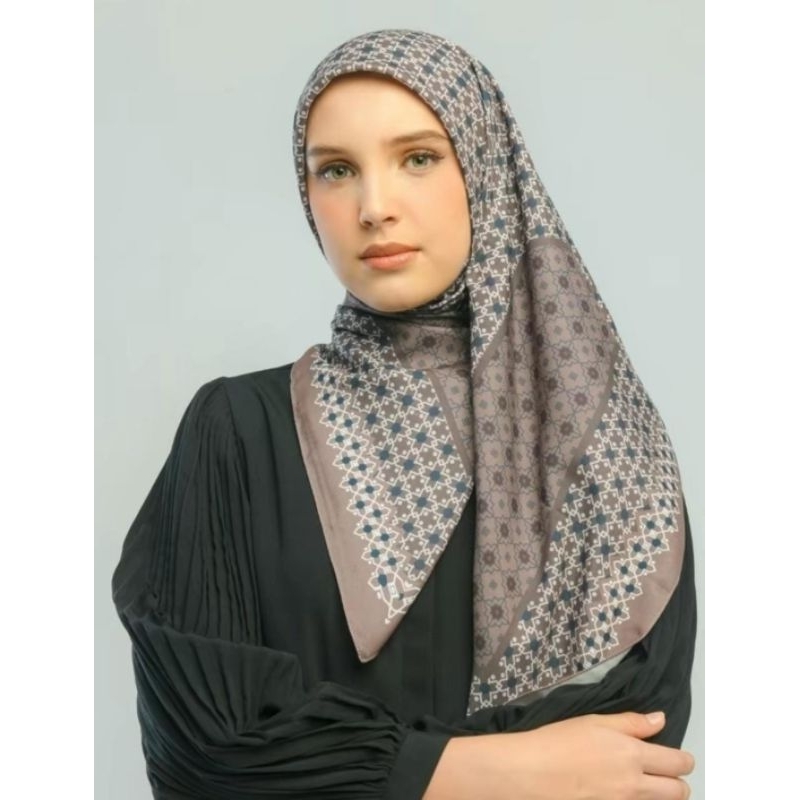 ZOYA KERUDUNG SEGI EMPAT MOTIF DEIVA SCARF