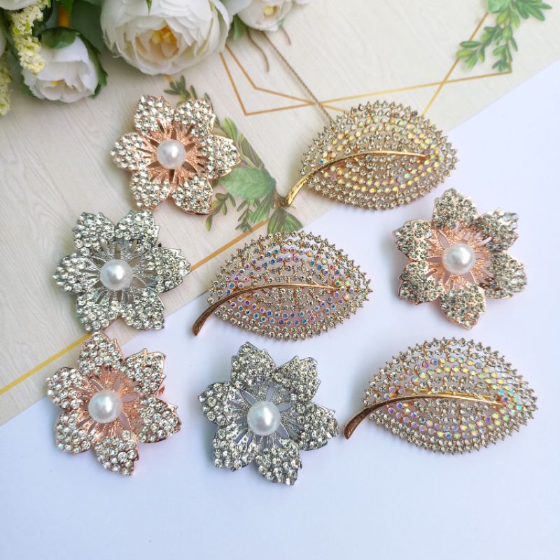 Bros bunga diamond bros besar warna emas dan silver