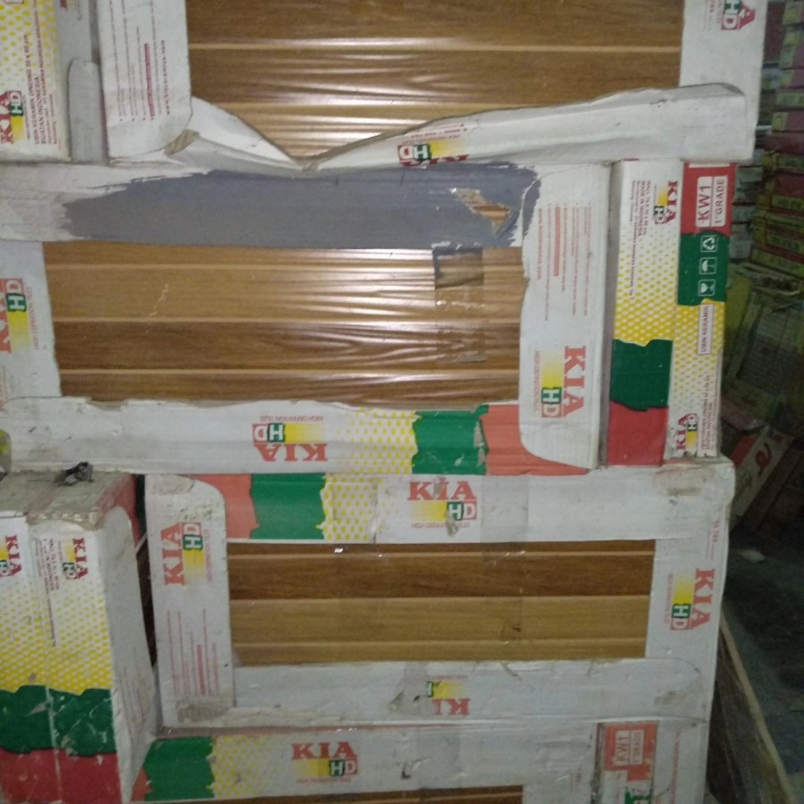 Keramik Motif Kayu Matt / Keramik 30x60 Dinding / Keramik KIA Aspen