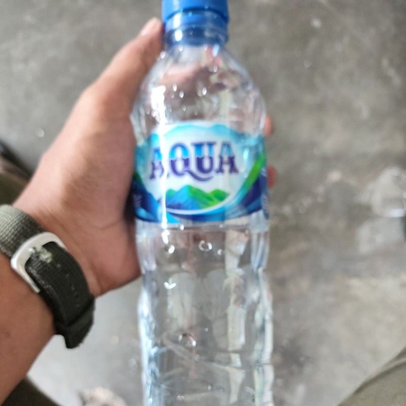 

Aqua botol 500ml New dingin banget