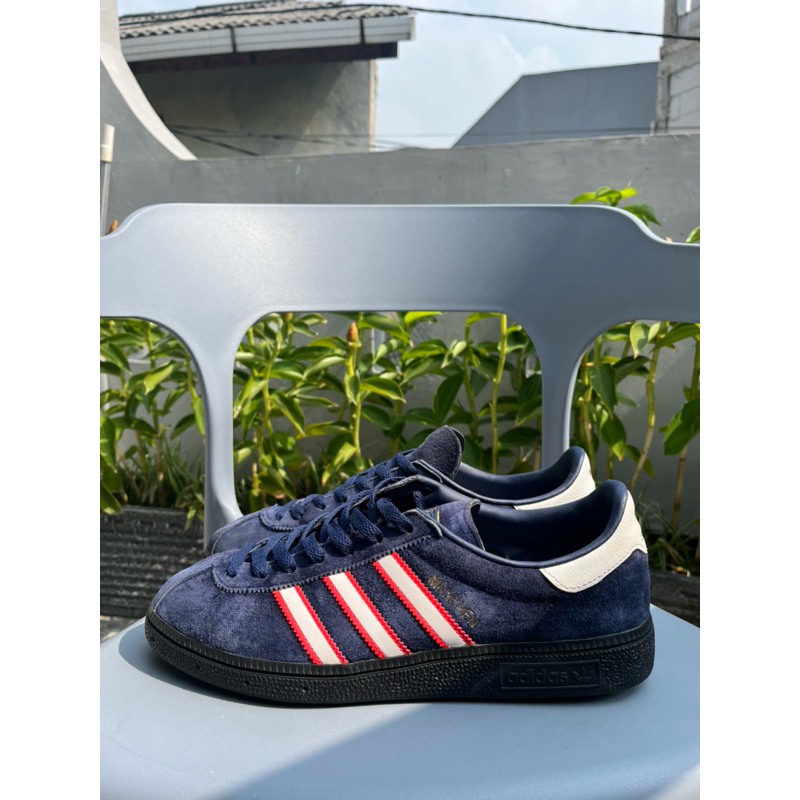 Adidas Munchen edge