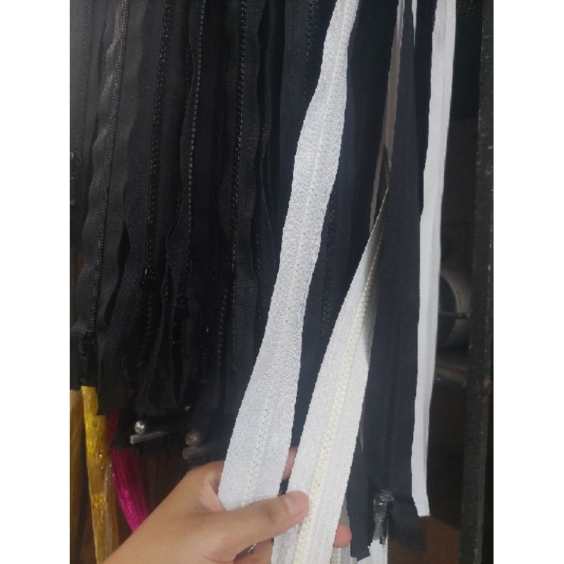 Resleting jaket YEE gerigi kasar