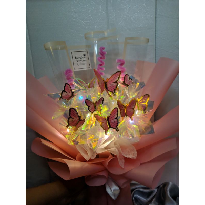 

[FREE KARTU UCAPAN & PACKING] Buket Kupu-kupu LED Hadiah Sidang Skripsi Wisuda Ultah