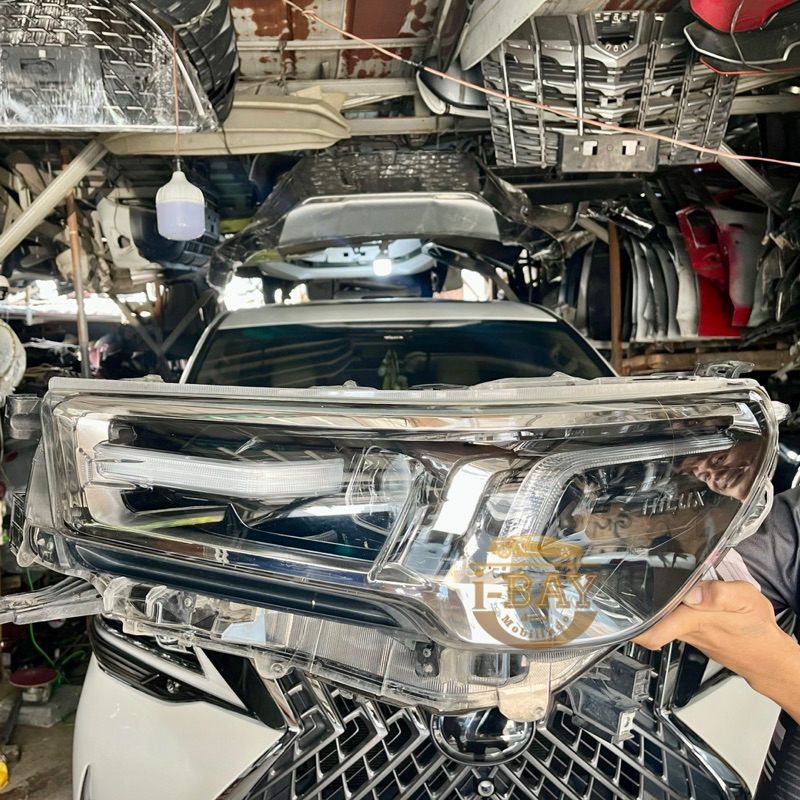 Headlamp Lampu Depan Toyota Hilux Rocco 2021 2022 2023 Original