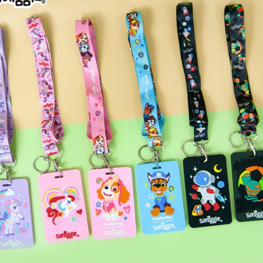 

HJ6 SMIGGLE ID NAMETAG RUBBER WITH LANYARD 443172